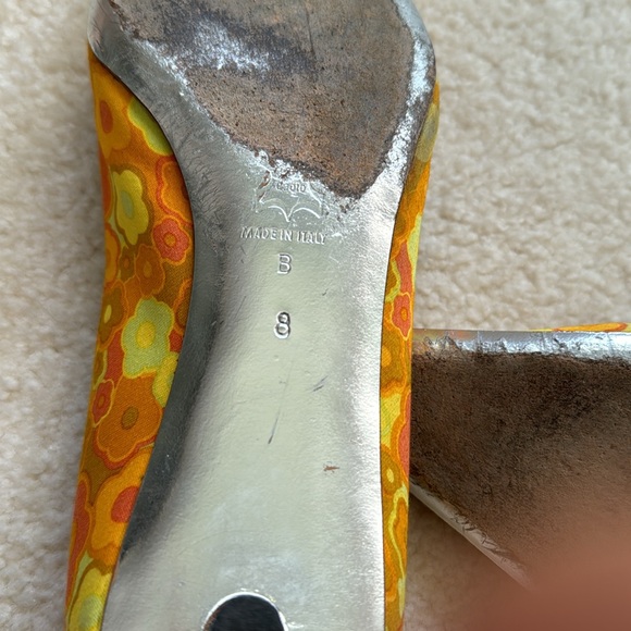 Sigerson Morrison retro Flower Power print pointy toe lace up kitten heel pumps - Picture 7 of 8